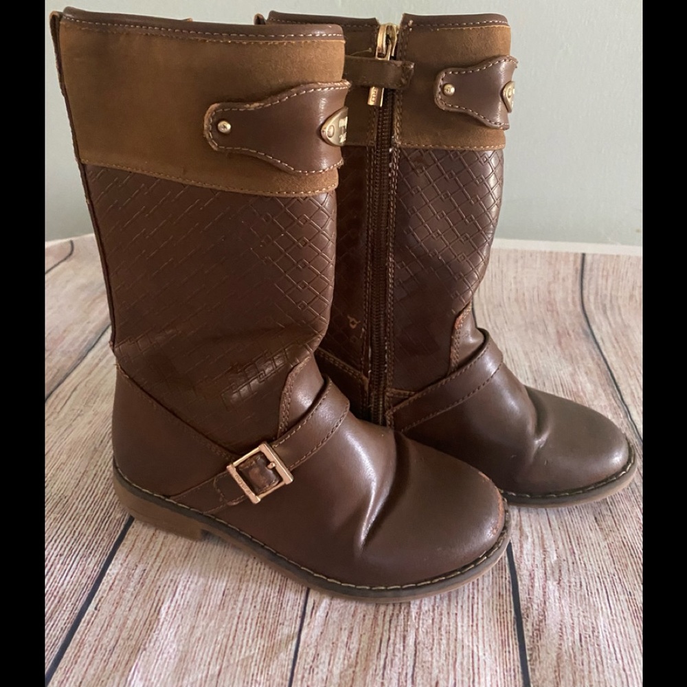 Girls boots